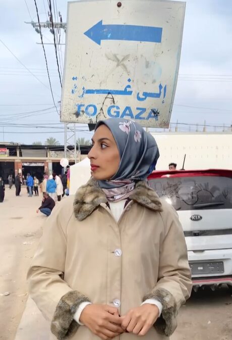 Gaza, l’artista palestinese Noura Al Qassasiyah: “Non viviamo la vita, le sopravviviamo” Gaza, l’artista palestinese Noura Al Qassasiyah: “Non viviamo la vita, le sopravviviamo”
