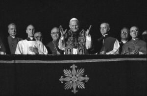 Papa Giovanni Paolo II dopo la proclamazione