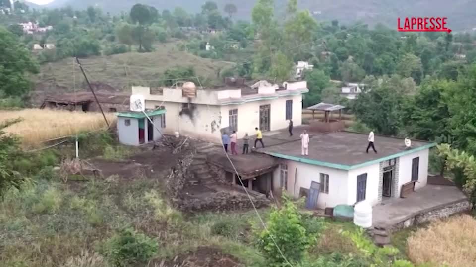 India Pakistan, scontri nella notte: almeno 5 morti India Pakistan, scontri nella notte: almeno 5 morti