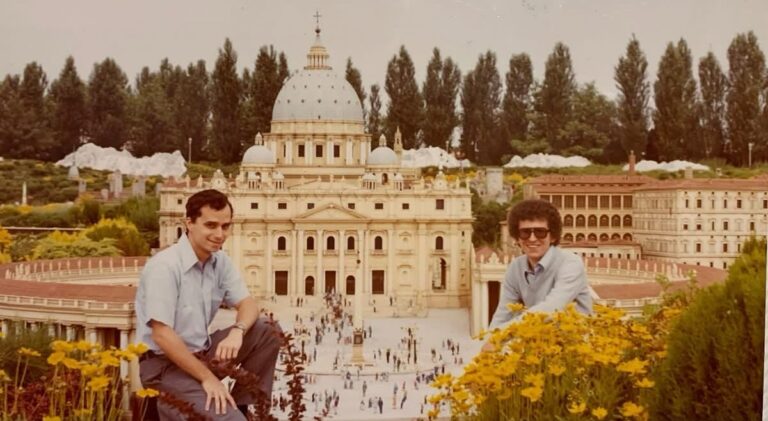 Papa Leone XIV, chi è Robert Francis Prevost: 10 foto che lo raccontano