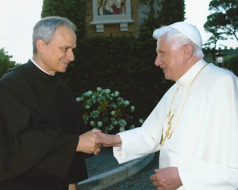 Papa Leone XIV, chi è Robert Francis Prevost: 10 foto che lo raccontano