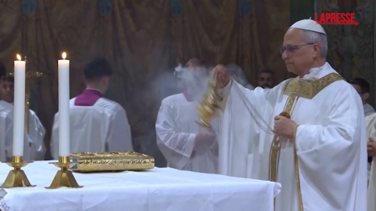 Papa Leone XIV, la prima messa nella Cappella Sistina con i cardinali Papa Leone XIV, la prima messa nella Cappella Sistina con i cardinali