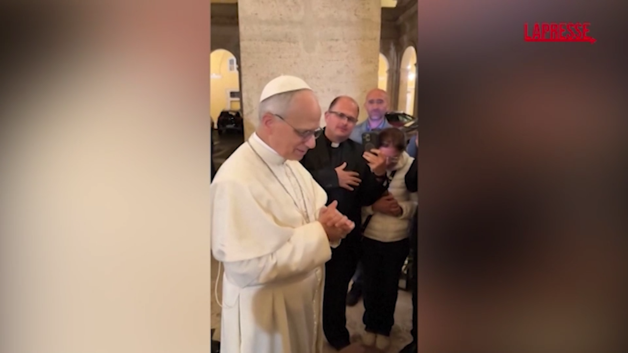 Papa Leone XIV va a sorpresa nel palazzo dove viveva Papa Leone XIV va a sorpresa nel palazzo dove viveva