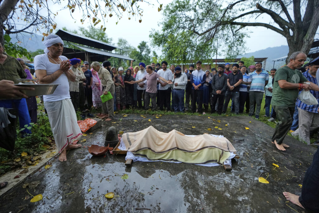 indiapakistan scontri nella notte almeno 5 morti da Lapresse.it indiapakistan scontri nella notte almeno 5 morti