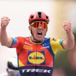 Giro d’Italia 2025, Pedersen vince prima tappa Durazzo-Tirana: è maglia rosa