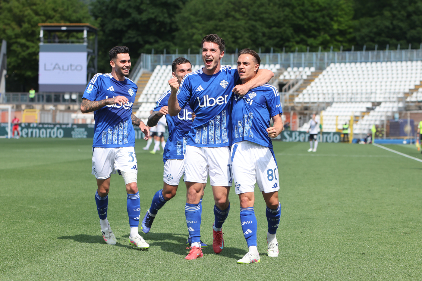 Como Cagliari 3 1, per i sardi salvezza rimandata Como Cagliari 3 1, per i sardi salvezza rimandata