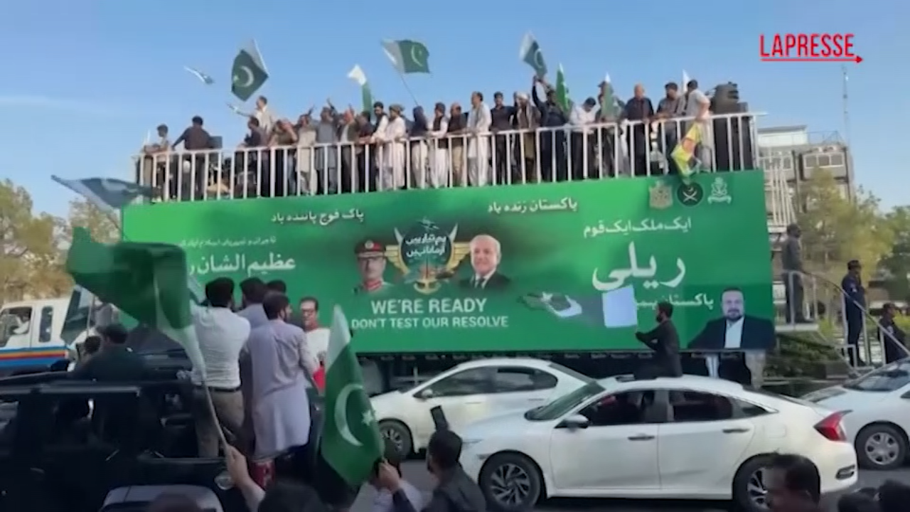 Pakistan, festeggiamenti a Islamabad per il cessate il fuoco con l’India Pakistan, festeggiamenti a Islamabad per il cessate il fuoco con l’India