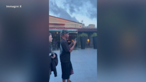 Lamine Yamal scatta una foto a delle ragazze e loro non lo riconoscono: il video è virale