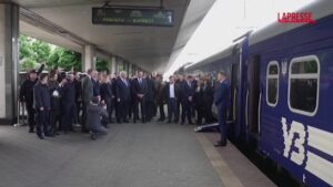 Ucraina, l’arrivo di Macron, Merz, Starmer e Tusk a Kiev