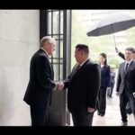 Corea del Nord, Kim Jong Un in visita all’ambasciata russa a Pyongyang