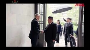 Corea del Nord, Kim Jong Un in visita all’ambasciata russa a Pyongyang