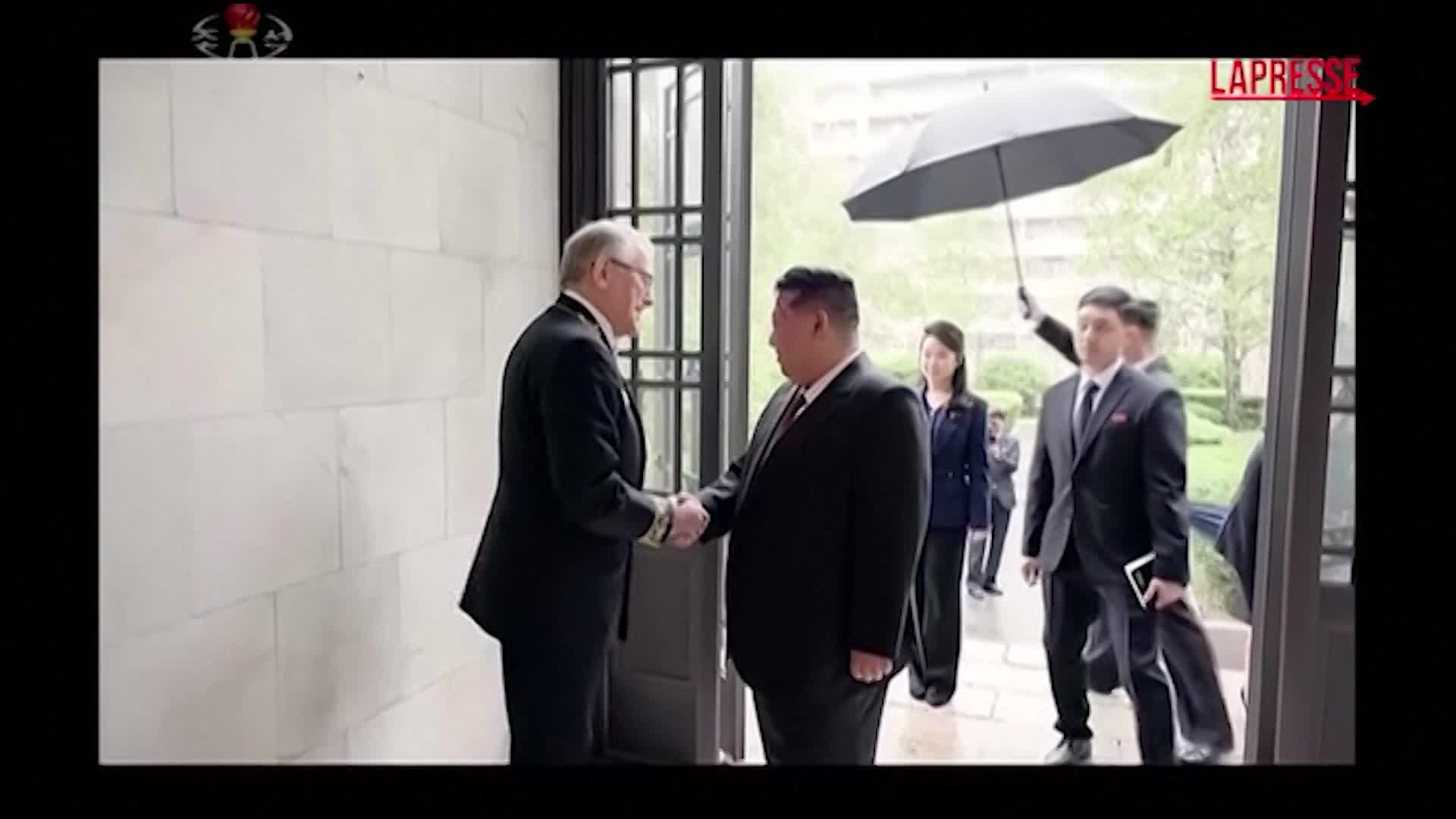 Corea del Nord, Kim Jong Un in visita all’ambasciata russa a Pyongyang Corea del Nord, Kim Jong Un in visita all’ambasciata russa a Pyongyang