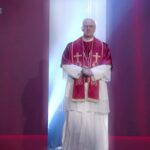 Maurizio Crozza è Papa Leone XIV: “Quando hanno detto Prevost hanno subito pensato a una pomata…”