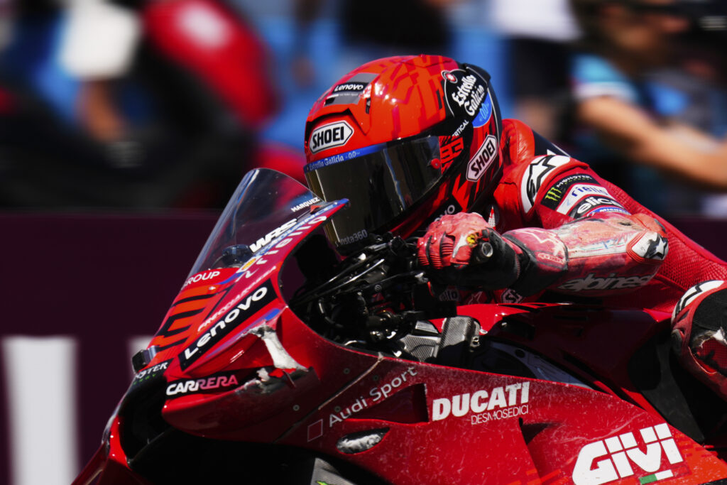 Gp Francia 2025, Marc Marquez vince la gara sprint: caduta per Bagnaia Gp Francia 2025, Marc Marquez vince la gara sprint: caduta per Bagnaia