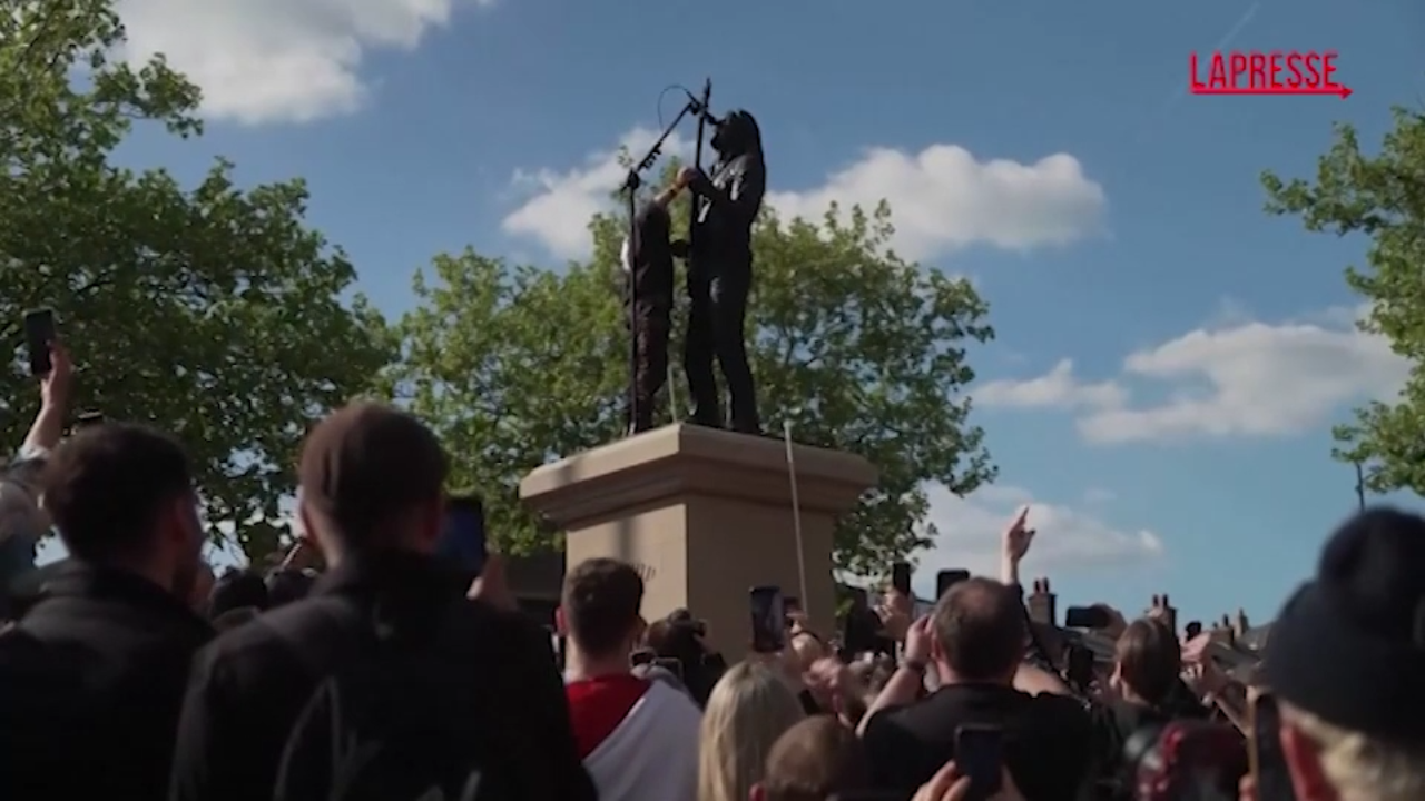 Regno Unito, svelata una statua dedicata al frontman dei Motörhead Regno Unito, svelata una statua dedicata al frontman dei Motörhead
