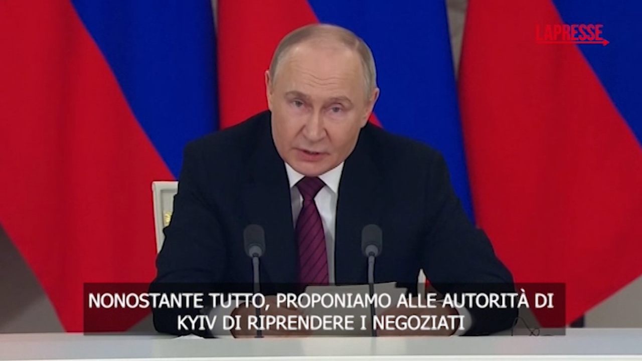Putin: “Proponiamo negoziati diretti a Kiev dal 15 maggio a Istanbul” Putin: “Proponiamo negoziati diretti a Kiev dal 15 maggio a Istanbul”