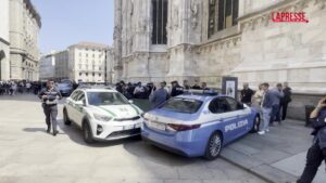 Milano, 35enne si getta dal Duomo e muore: sarebbe il detenuto ricercato