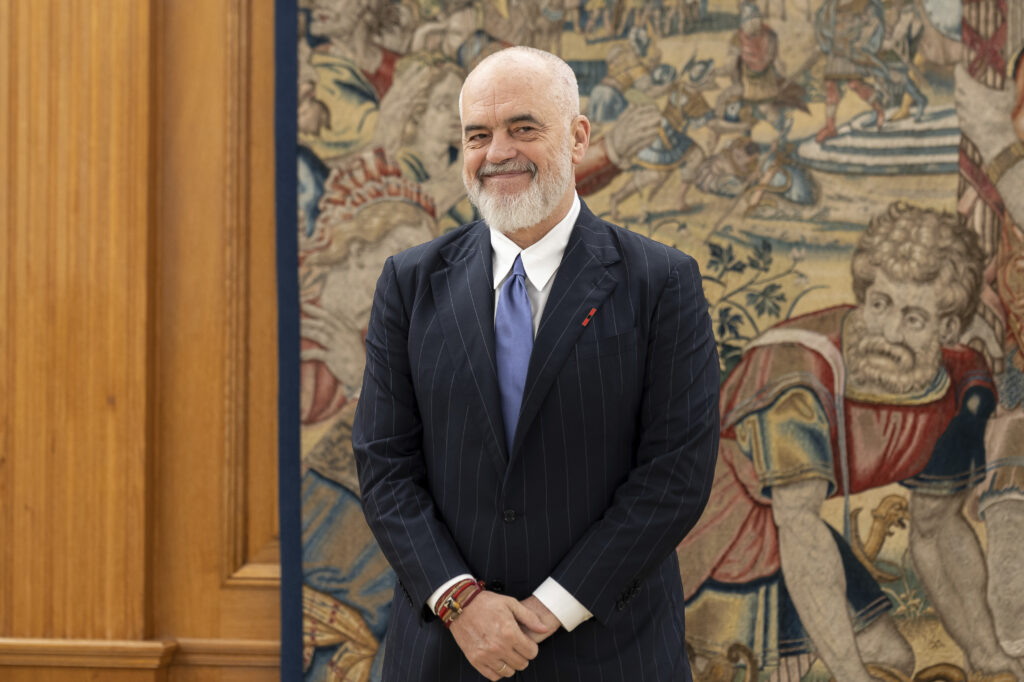 Albania, oggi le elezioni: Berisha sfida Edi Rama Albania, oggi le elezioni: Berisha sfida Edi Rama