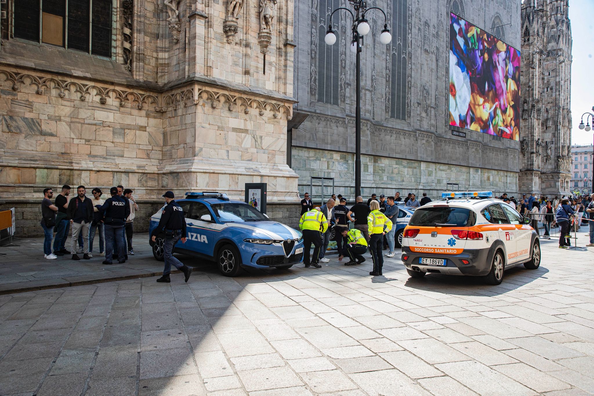 Milano, il detenuto in fuga Emanuele De Maria si è lanciato dal Duomo Milano, il detenuto in fuga Emanuele De Maria si è lanciato dal Duomo