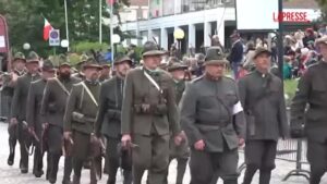 Crosetto su ‘Faccetta nera’ a festa Alpini: “Pochi non rovinino la festa di tanti”