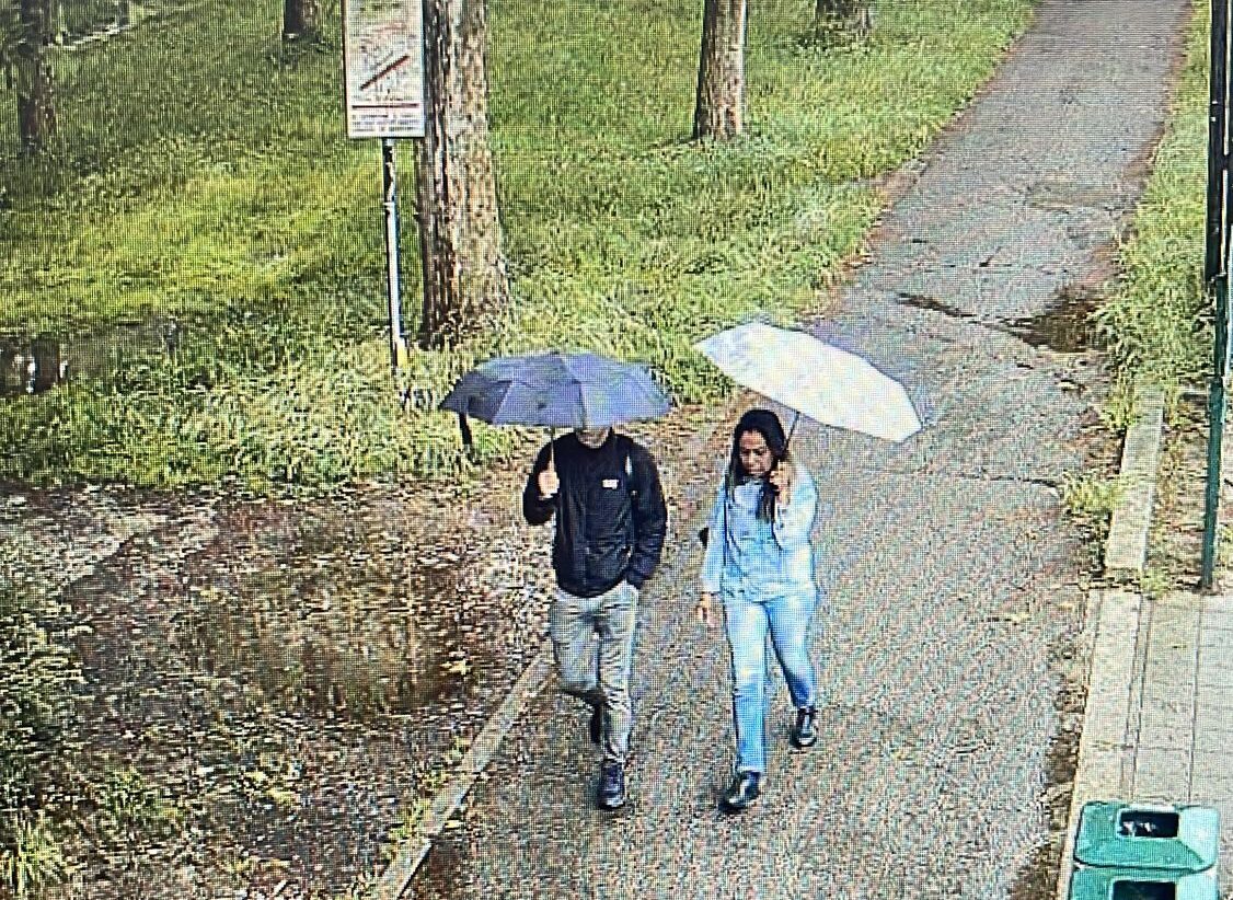 Detenuto ricercato a Milano si suicida lanciandosi da Duomo, morta la collega Detenuto ricercato a Milano si suicida lanciandosi da Duomo, morta la collega