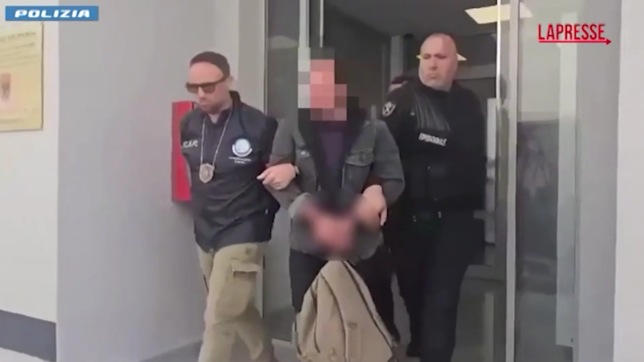 migranti estradato in italia presunto trafficante arrestato in albania da Lapresse.it migranti estradato in italia presunto trafficante arrestato in albania