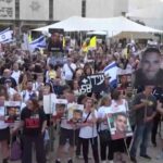Israele, festeggiamenti per il rilascio dell’ostaggio Edan Alexander da parte di Hamas