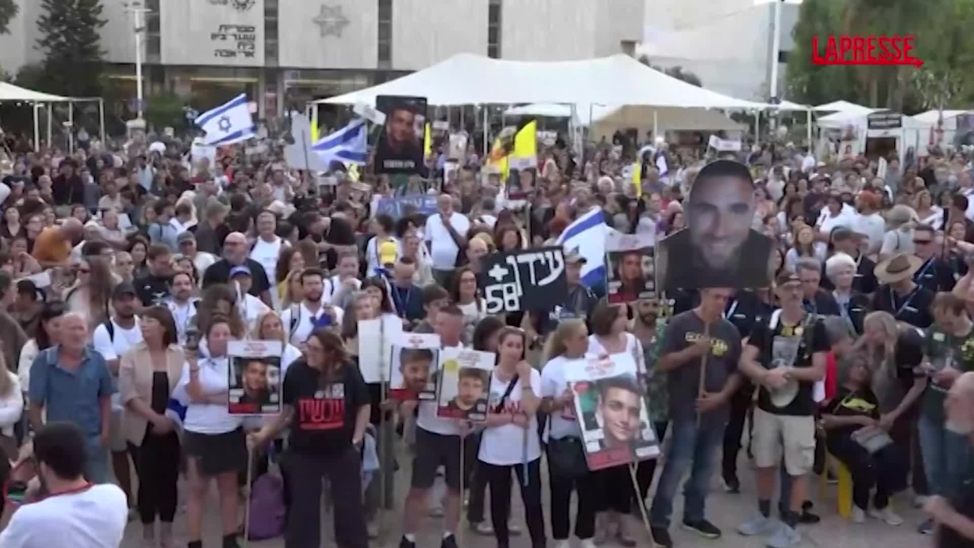 Israele, festeggiamenti per il rilascio dell’ostaggio Edan Alexander da parte di Hamas Israele, festeggiamenti per il rilascio dell’ostaggio Edan Alexander da parte di Hamas