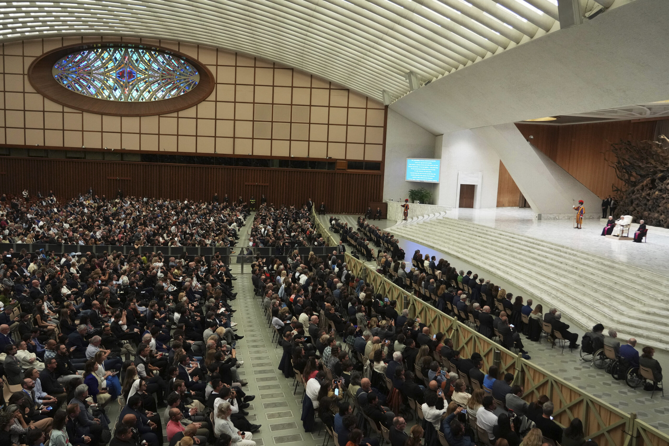 Papa Leone XIV, l’incontro con i giornalisti: “Disarmiamo le parole per disarmare la terra” Papa Leone XIV, l’incontro con i giornalisti: “Disarmiamo le parole per disarmare la terra”
