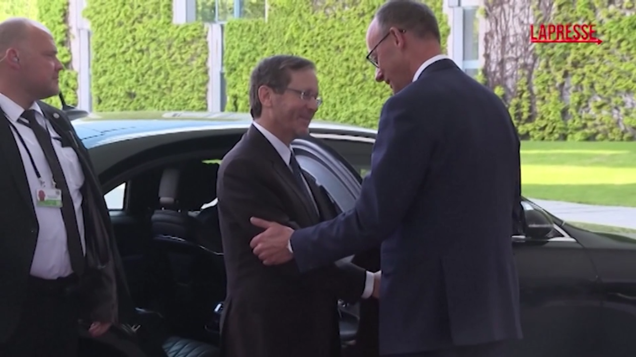 germania il cancelliere tedesco merz accoglie il presidente israeliano herzog da Lapresse.it germania il cancelliere tedesco merz accoglie il presidente israeliano herzog