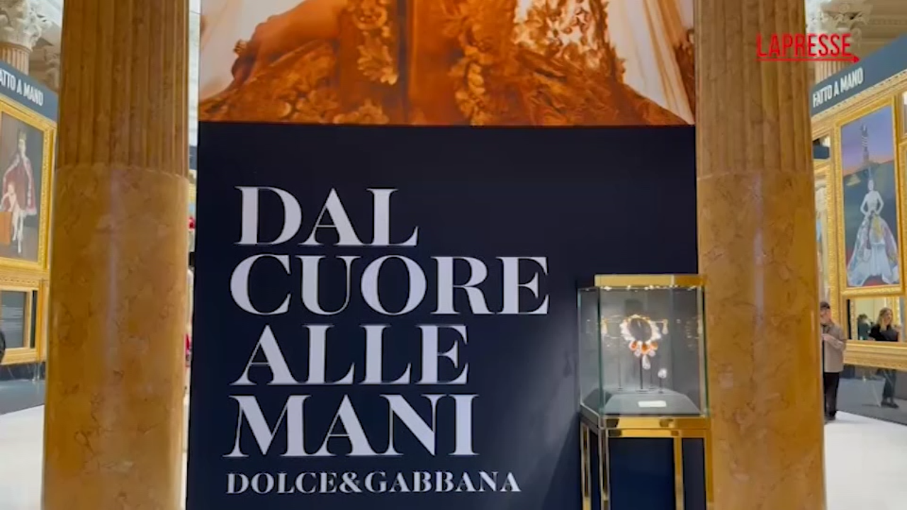 a roma la mostra dolce e gabbana ‘dal cuore alle mani viaggio nell arte della moda da Lapresse.it a roma la mostra dolce e gabbana ‘dal cuore alle mani viaggio nell arte della moda