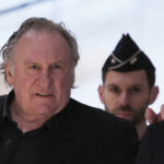 Gérard Depardieu colpevole di aggressione sessuale: condannato a 18 mesi