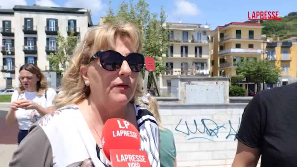 Terremoto Napoli, i cittadini di Pozzuoli: “Tanta paura, costretti ad arrangiarci” Terremoto Napoli, i cittadini di Pozzuoli: “Tanta paura, costretti ad arrangiarci”
