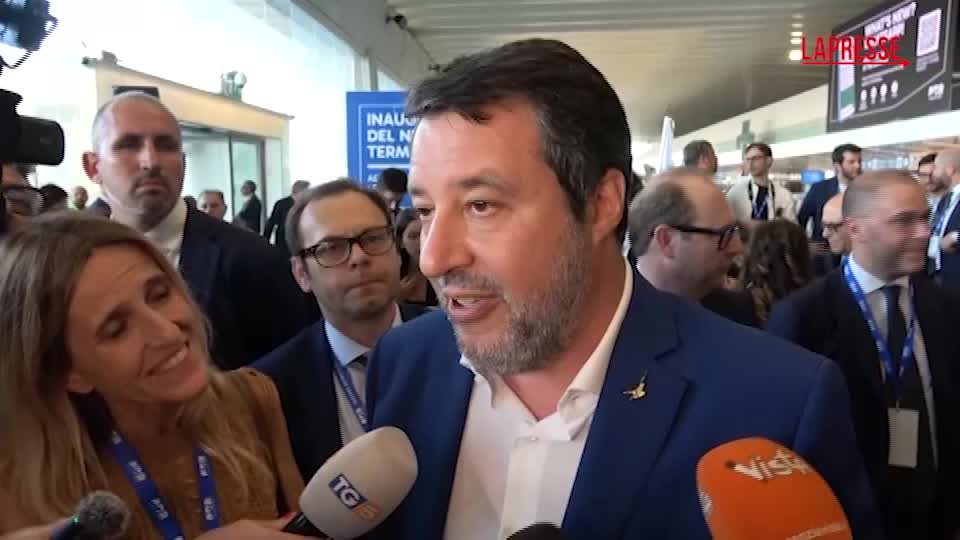 Referendum, Salvini annuncia astensione: “Starò coi miei figli” Referendum, Salvini annuncia astensione: “Starò coi miei figli”