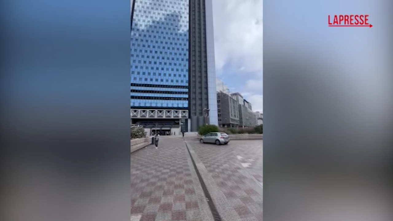 Terremoto Napoli, evacuata la Torre Enel al Centro Direzionale Terremoto Napoli, evacuata la Torre Enel al Centro Direzionale