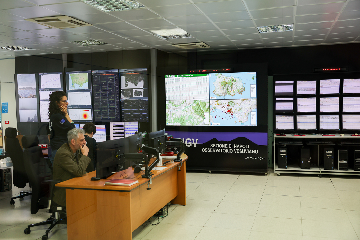 Terremoto ai Campi Flegrei, la scossa più forte di magnitudo 4.4: trema anche Napoli. Chiuse scuole e università