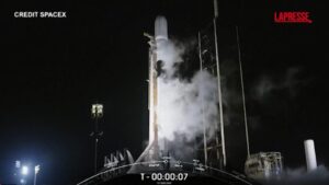Il razzo SpaceX porta in orbita nuovi satelliti Starlink