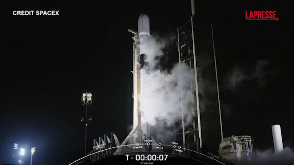 Il razzo SpaceX porta in orbita nuovi satelliti Starlink Il razzo SpaceX porta in orbita nuovi satelliti Starlink