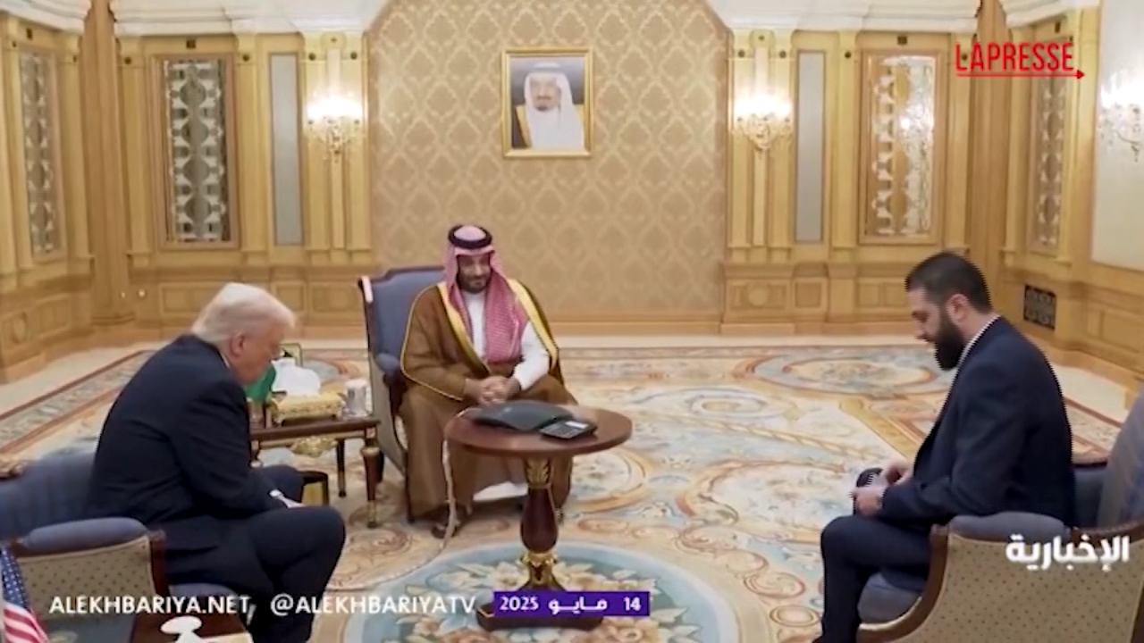 Siria, Trump a colloquio con il presidente al Sharaa Siria, Trump a colloquio con il presidente al Sharaa