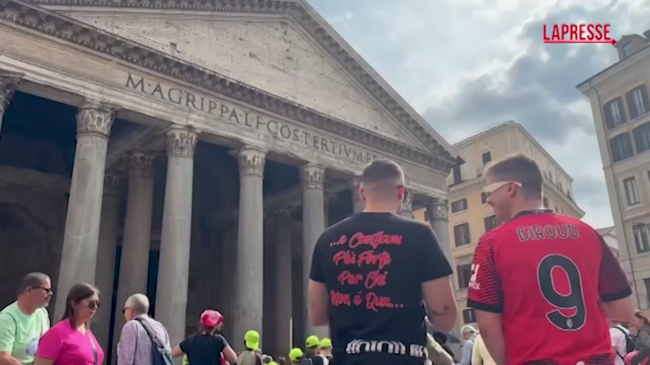 Coppa Italia, tifosi Bologna e Milan in giro per il centro di Roma Coppa Italia, tifosi Bologna e Milan in giro per il centro di Roma