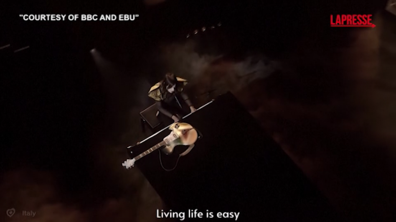 Eurovision 2025, lo show di Lucio Corsi a Basilea: Gabry Ponte in finale Eurovision 2025, lo show di Lucio Corsi a Basilea: Gabry Ponte in finale