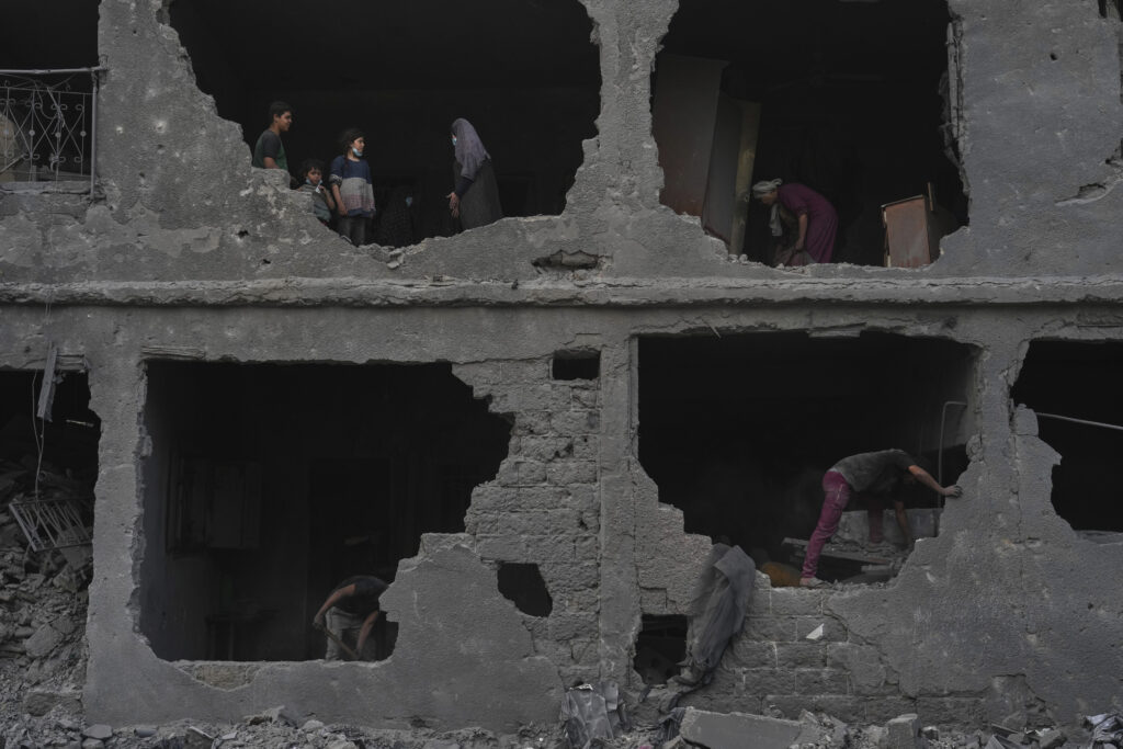 gaza raid di israele almeno 60 vittime da Lapresse.it gaza raid di israele almeno 60 vittime