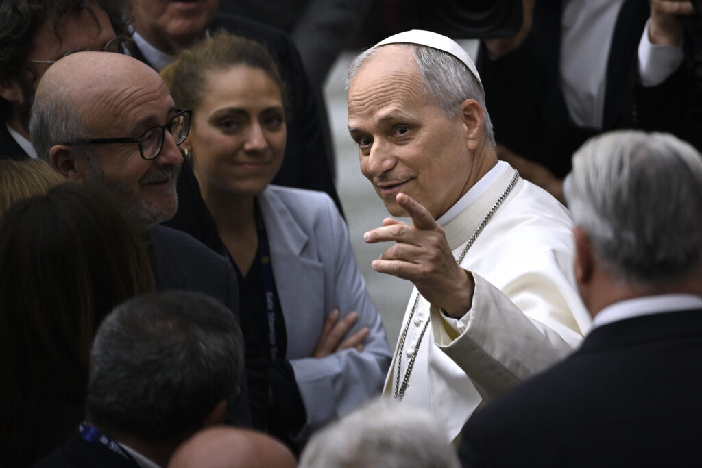 Papa Leone XIV contro la guerra: “Ai responsabili dico ‘dialoghiamo’. Pronto a ogni sforzo per la pace” Papa Leone XIV contro la guerra: “Ai responsabili dico ‘dialoghiamo’. Pronto a ogni sforzo per la pace”