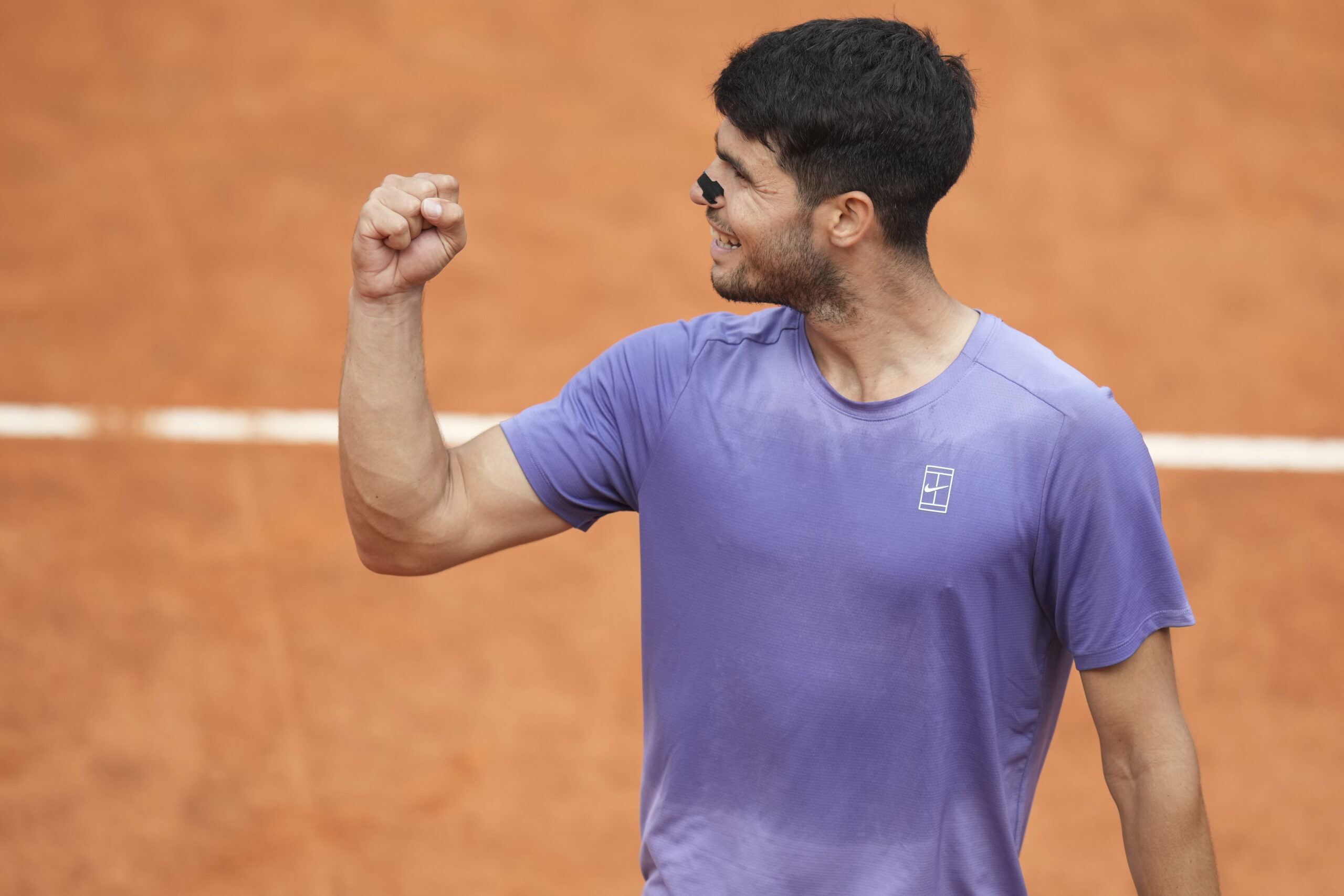 Internazionali Roma 2025, Alcaraz primo semifinalista: battuto Draper in due set