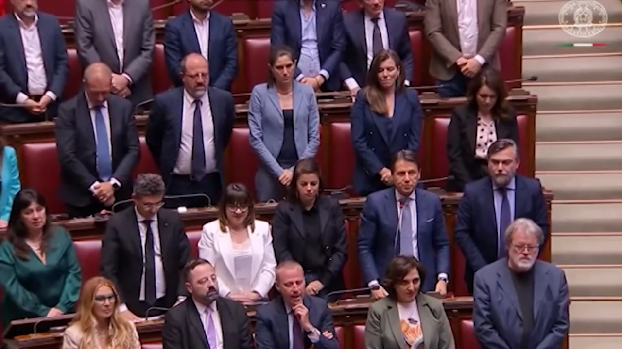 Premier Time, Conte si alza e chiede silenzio per Gaza: Meloni e centrodestra seduti Premier Time, Conte si alza e chiede silenzio per Gaza: Meloni e centrodestra seduti