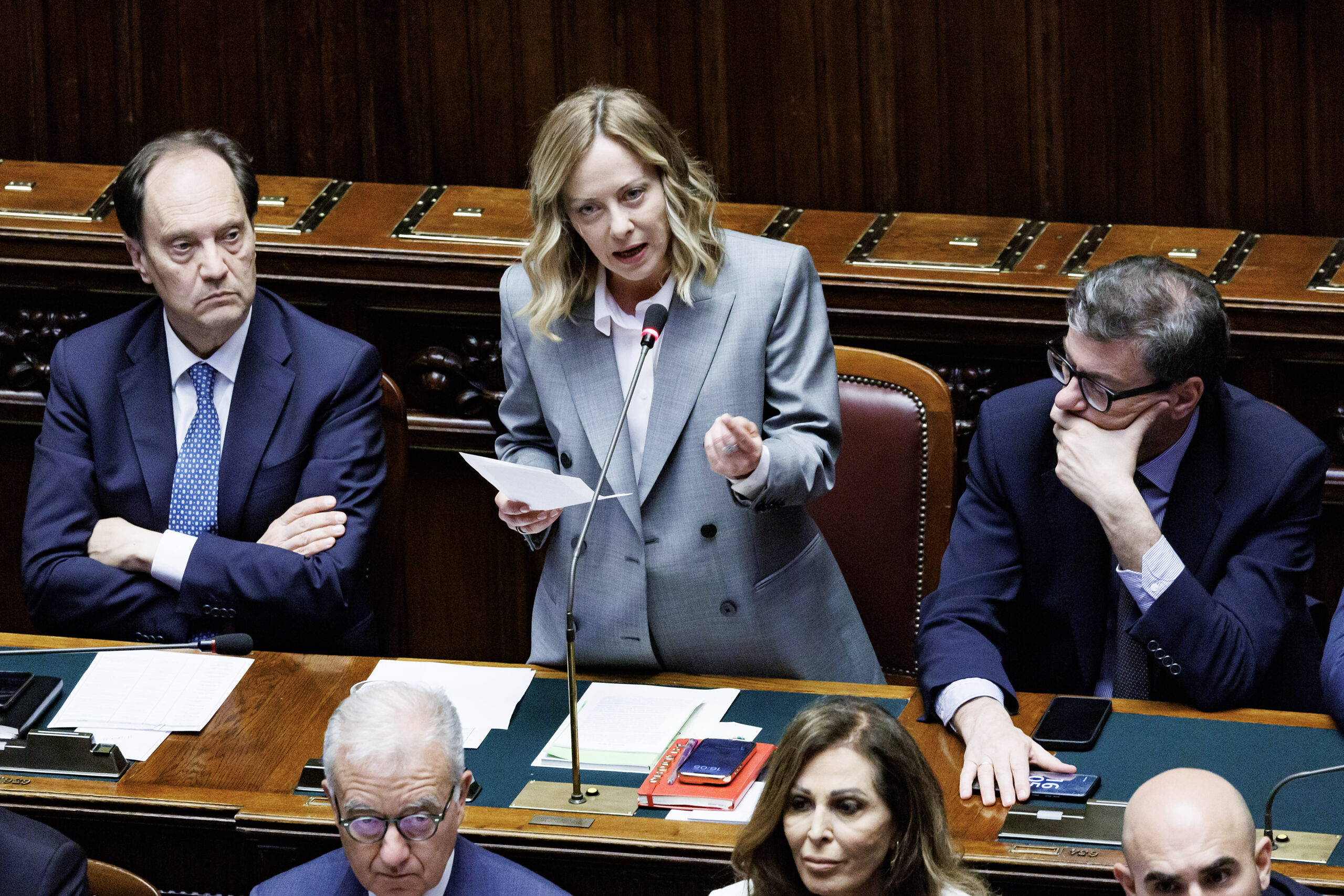 Meloni: “Netanyahu rispetti il diritto internazionale”. Scontro con Schlein su sanità pubblica