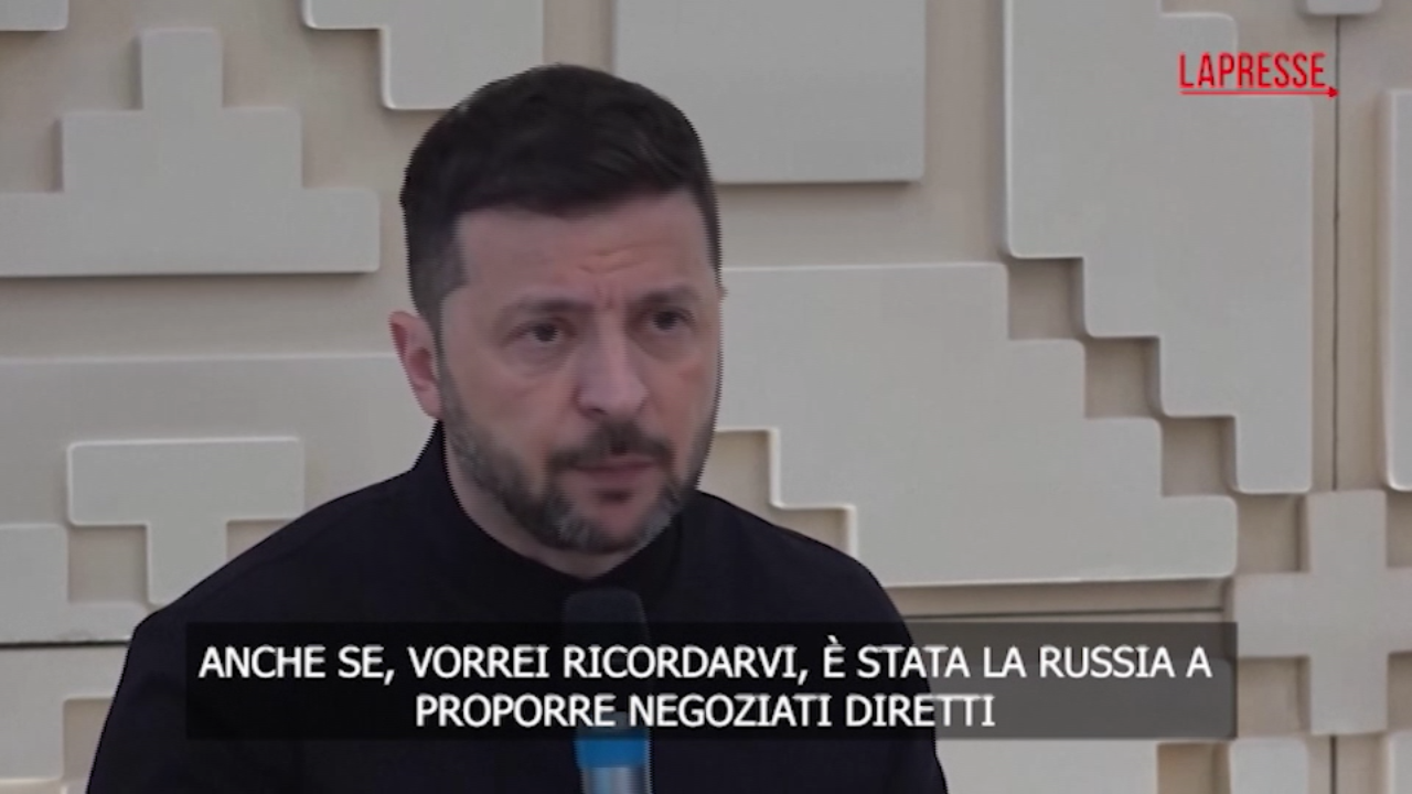 Ucraina, Zelensky: “Miei delegati ai colloqui nonostante il basso livello di quelli russi” Ucraina, Zelensky: “Miei delegati ai colloqui nonostante il basso livello di quelli russi”