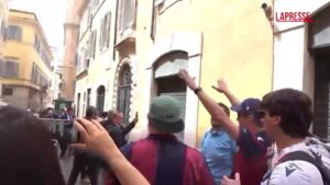 Coppa Italia 2025, sfottò dei tifosi bolognesi a Salvini
