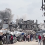 Gaza, missili di Israele su una casa a Jabaliya: l’esplosione