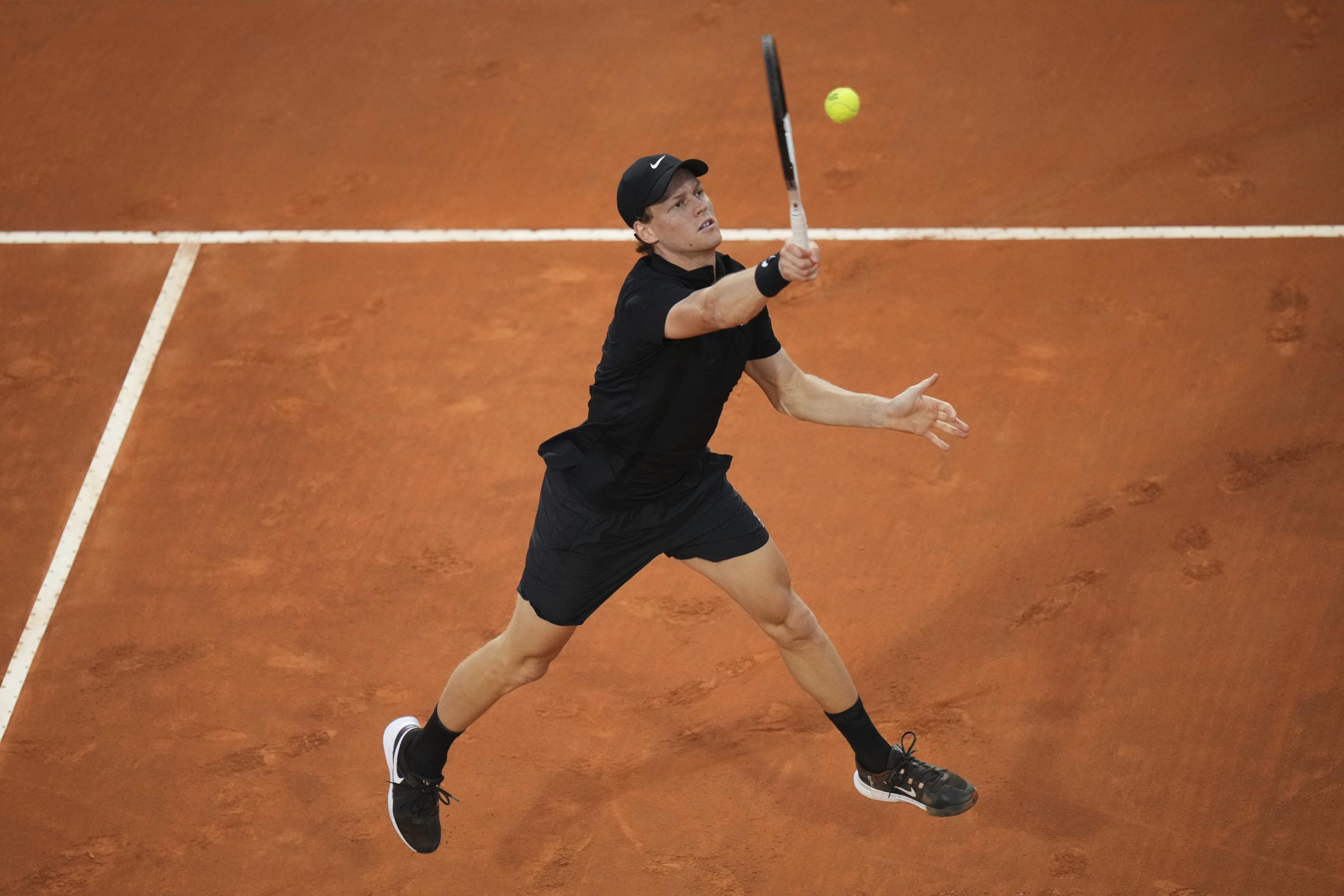 Internazionali Roma 2025, Sinner vola in semifinale. Ruud ‘demolito’ 6-0 6-1